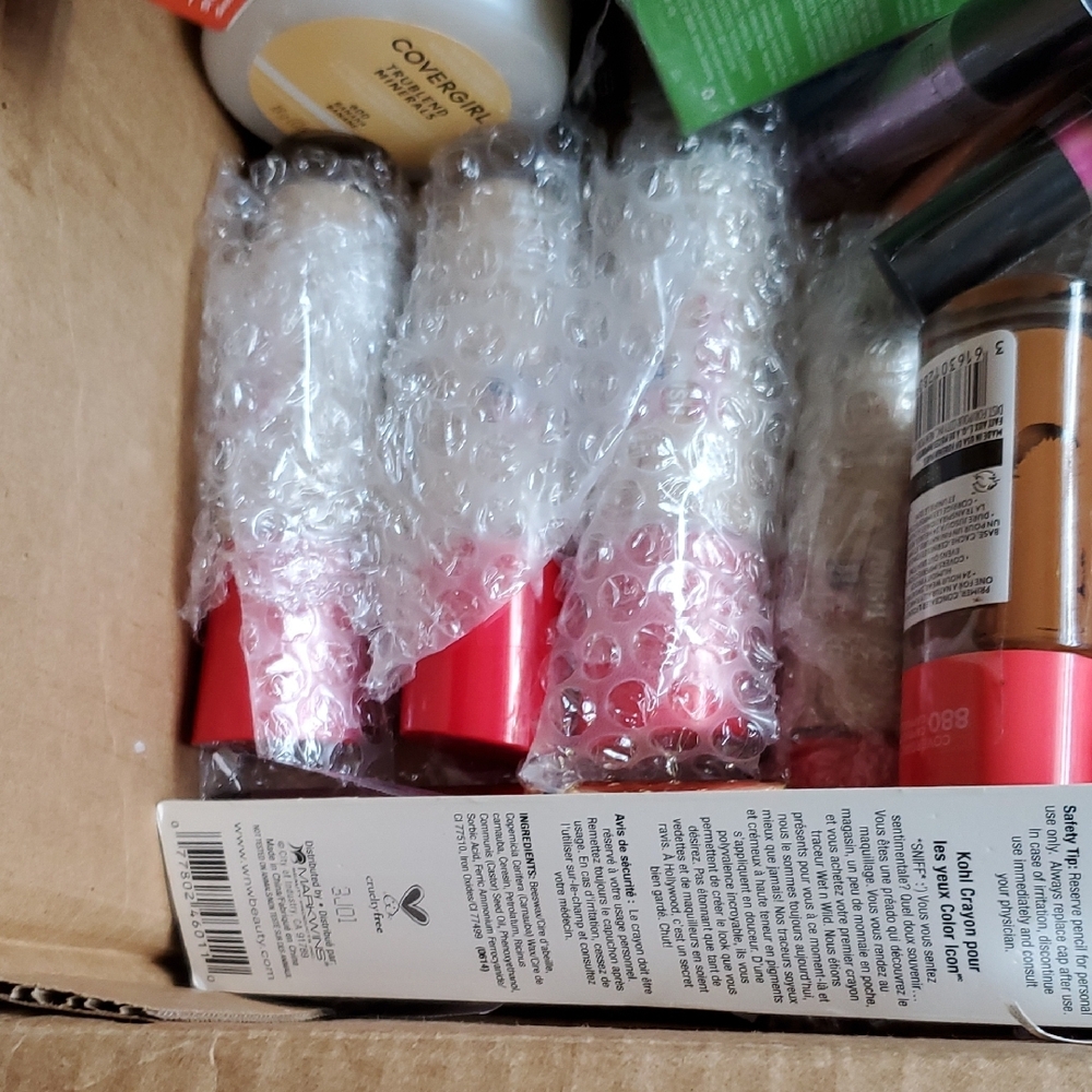 Assorted Makeup Collection - Picture 7 of 7